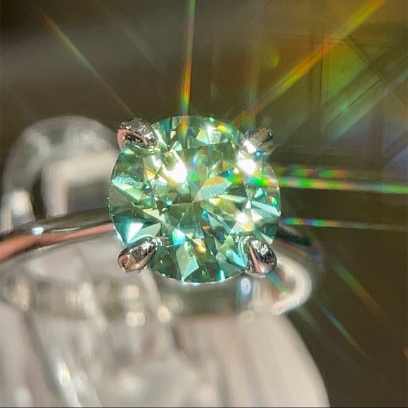 2ct VVS1 Sea Green Moissanite Solitare Ring - Picture 5 of 10